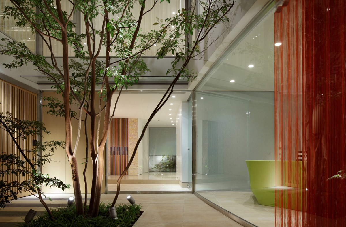 隐藏在玻璃幕墙后：融合现代和传统的日本住宅设计