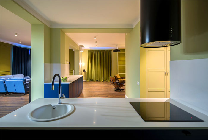 鲜明的色彩搭配：乌克兰TM Home现代温馨的复式住宅设计