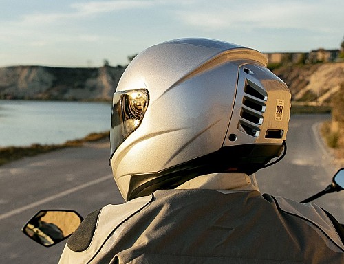 自带空调的摩托头盔设计