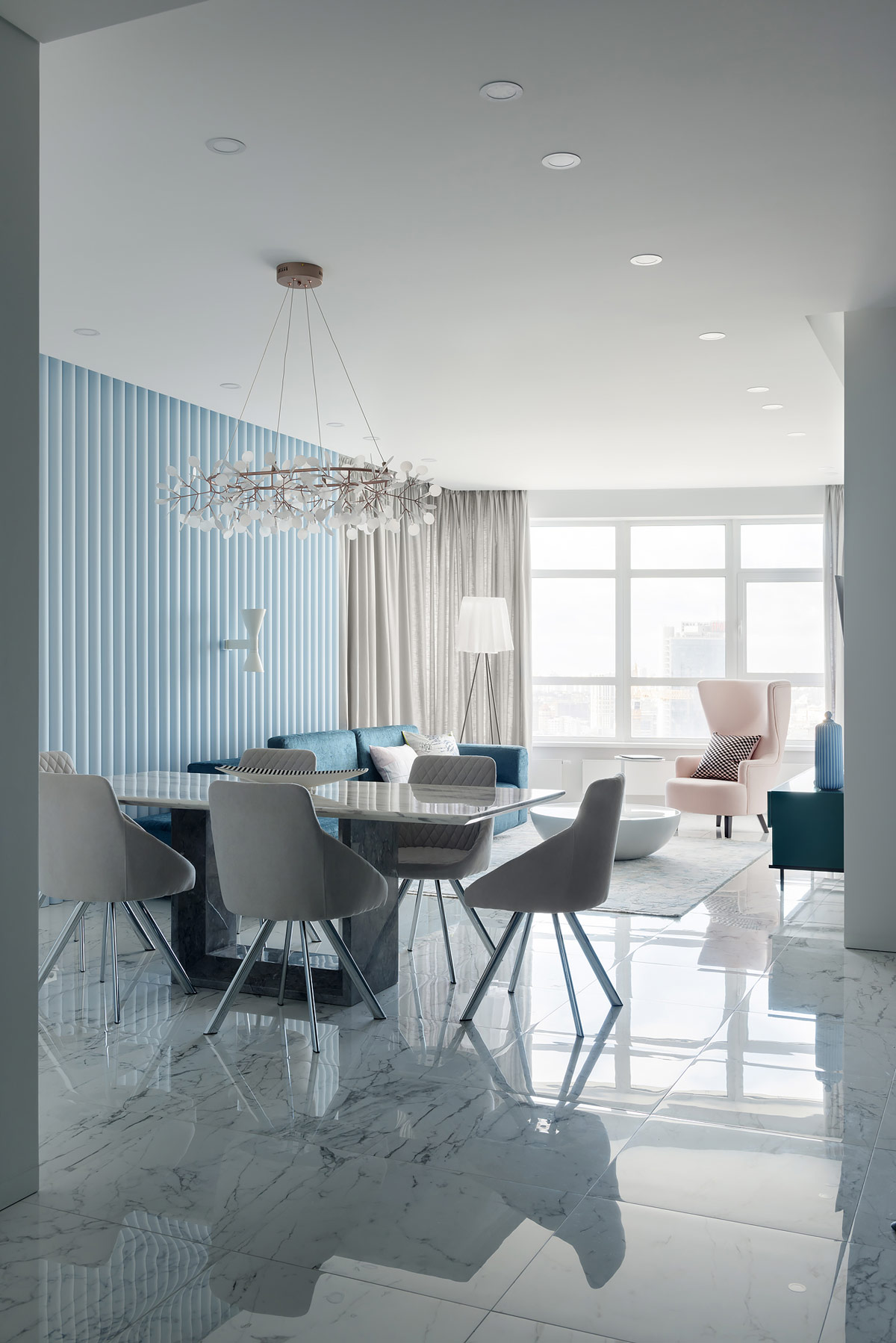 清新的蓝色：2个简约现代的时尚公寓设计