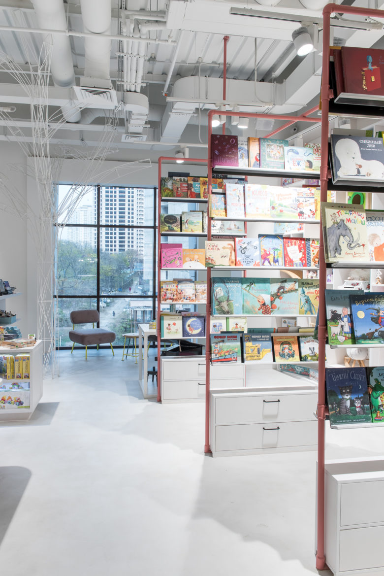 乌克兰Big Book儿童商店室内空间设计