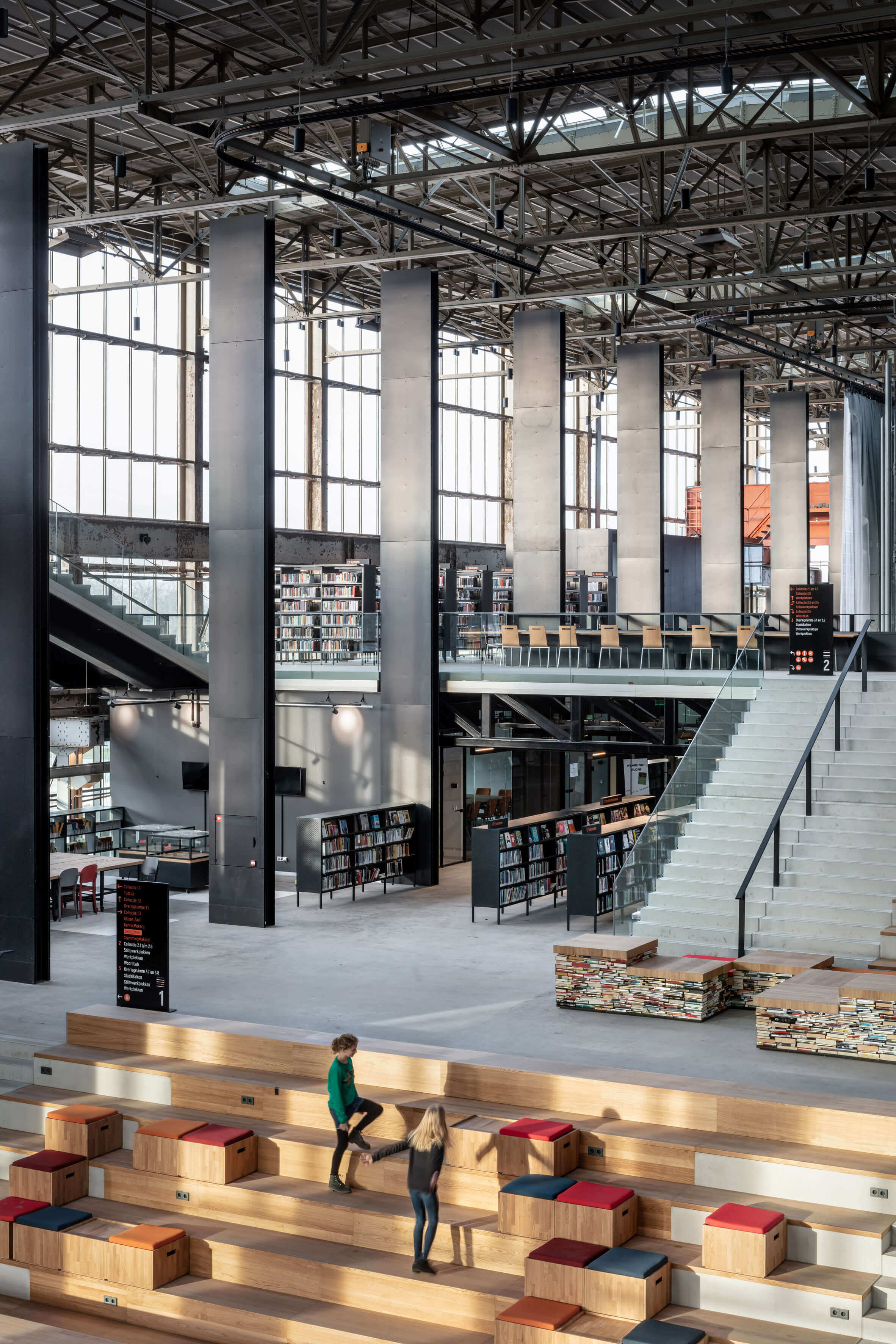 荷兰蒂尔堡LocHal图书馆改造