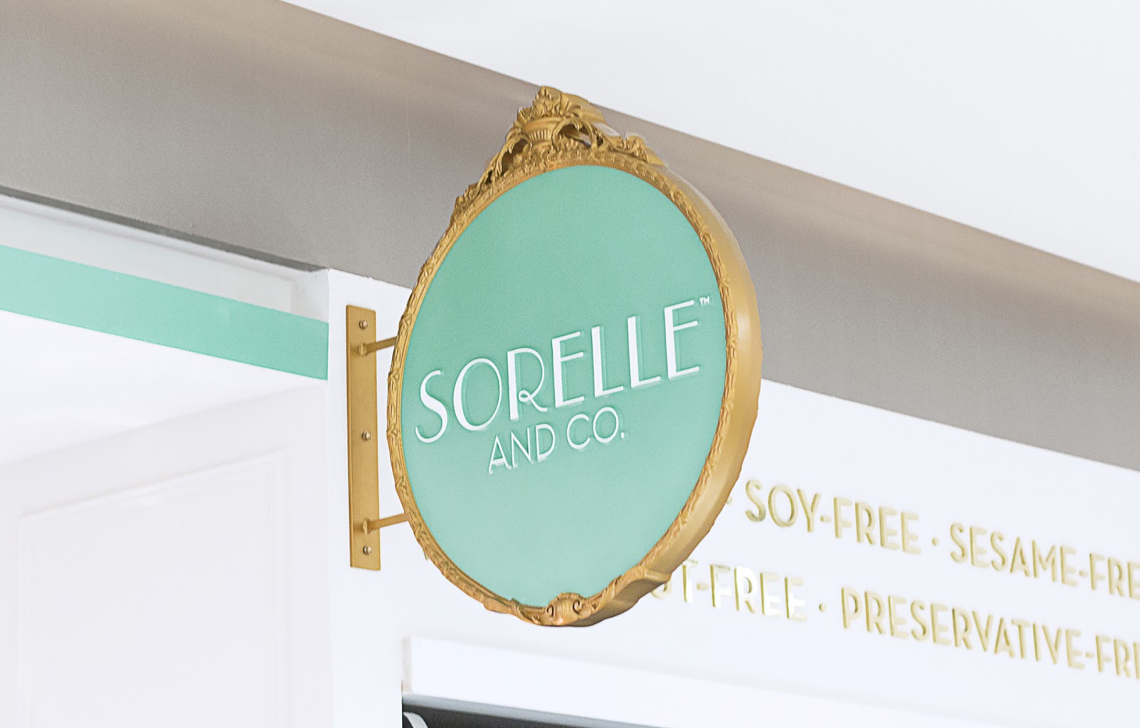 Sorelle and Co.甜品店品牌和包装设计