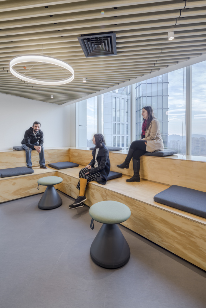 智利制药公司Bristol-Myers Squibb办公室空间设计