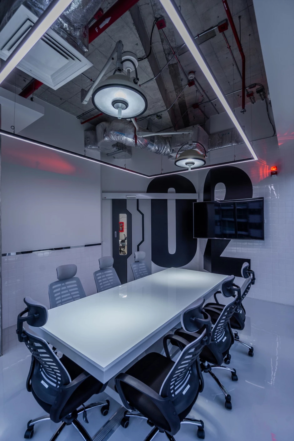 曼谷一间科幻主题风格的办公室设计