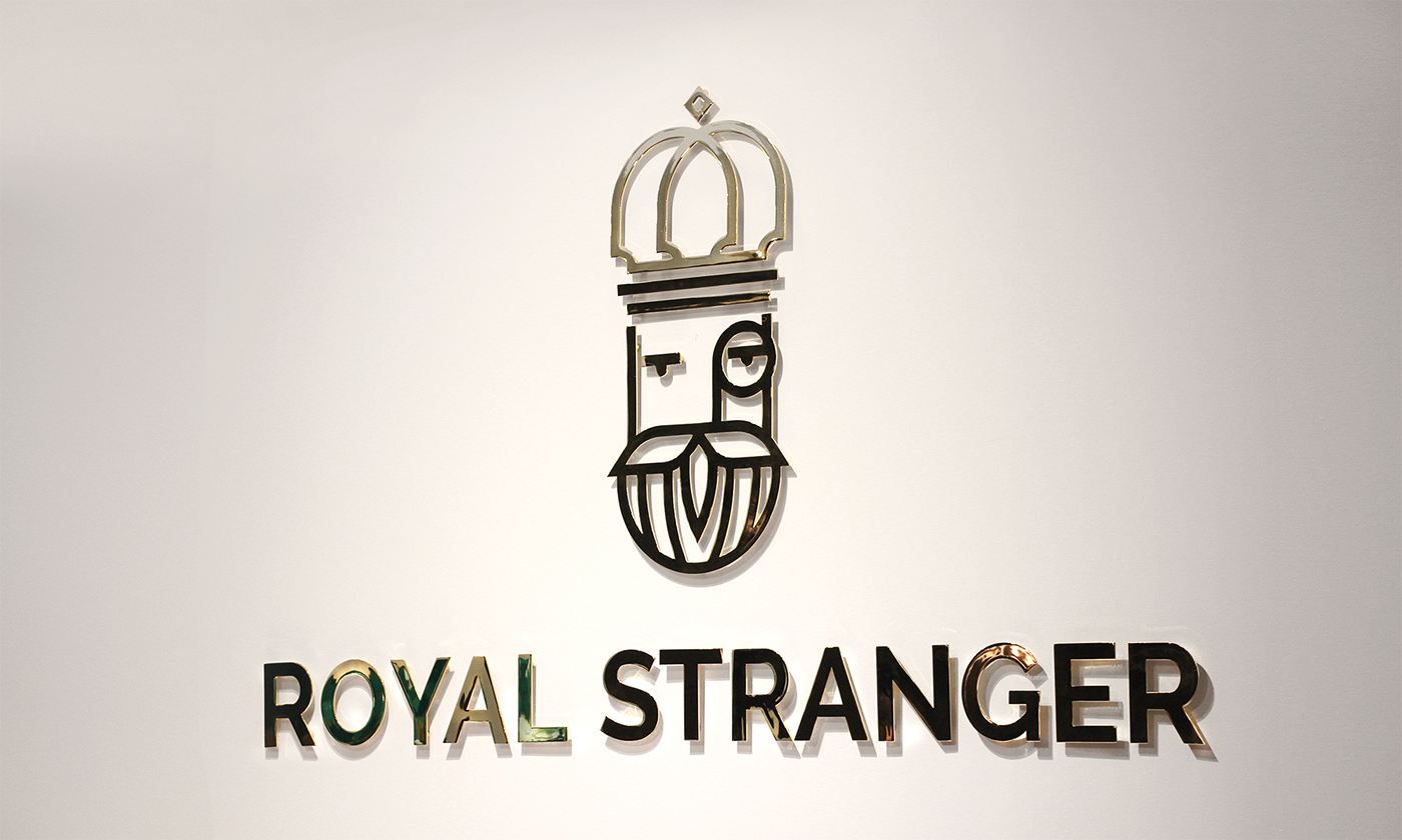 家具设计品牌Royal Stranger高雅的视觉形象设计