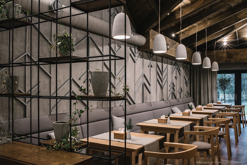 灰色调与木质空间：乌克兰YAVIR餐厅设计