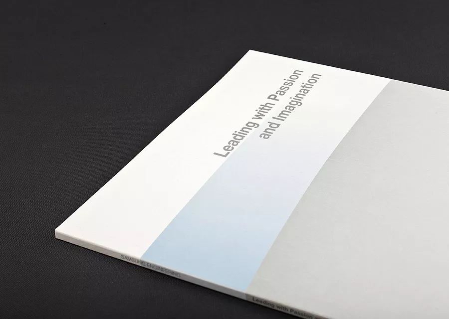 45款简洁大气的画册封面设计