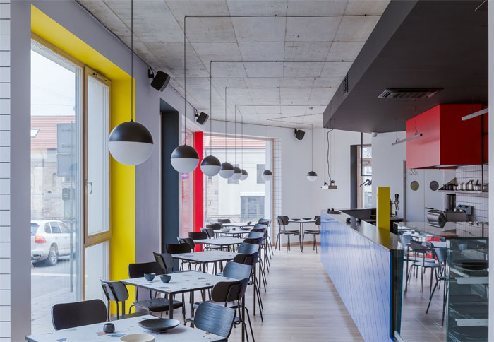风格派(De Stijl)的LOLA咖啡馆空间设计