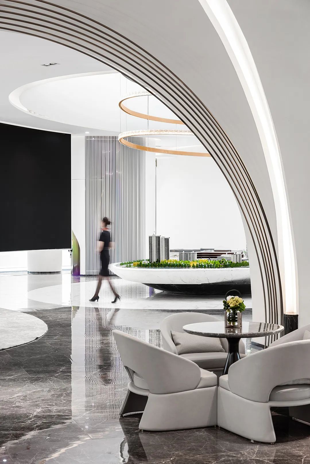 简洁是艺术的灵魂：WJID x 旭辉 | 800m²售楼处设计
