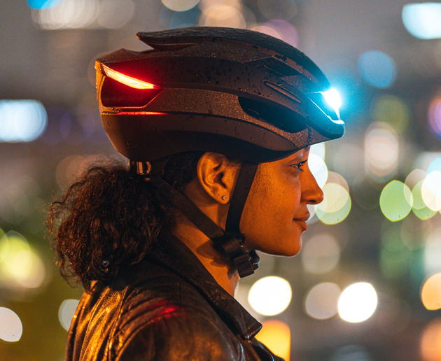 集成转向灯的Lumos Ultra智能头盔