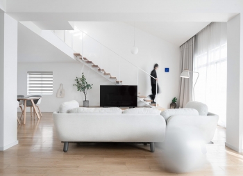 极简主义风格的纯白住宅空间设计