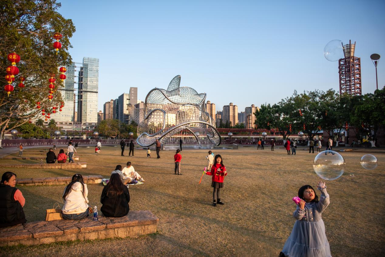 建构一种可持续性的传统–佛山千灯湖市民广场雕塑“醒”的公共艺术观