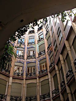 巴塞罗那的建筑灵魂—安东尼奥·高迪