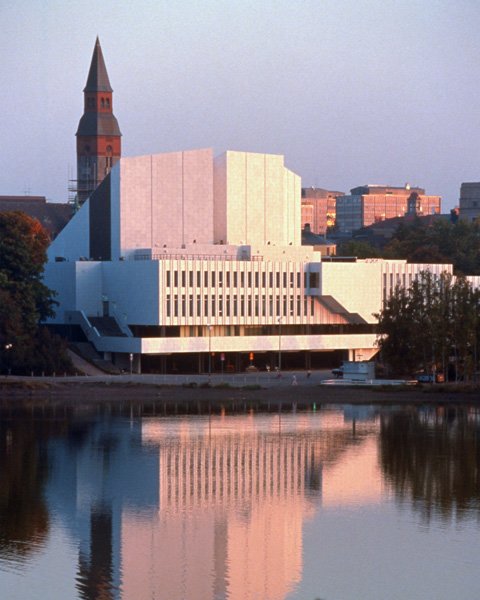 芬兰现代建筑大师阿尔瓦·阿尔托(Alvar Aalto)