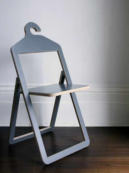 Philippe Malouin设计的衣架折叠椅