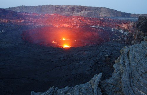 壮观的火山爆发摄影