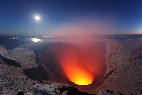 壮观的火山爆发摄影