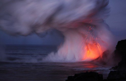 壮观的火山爆发摄影