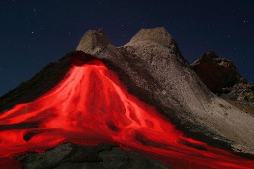 壮观的火山爆发摄影