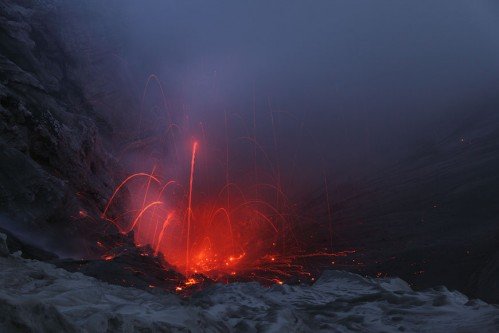 壮观的火山爆发摄影