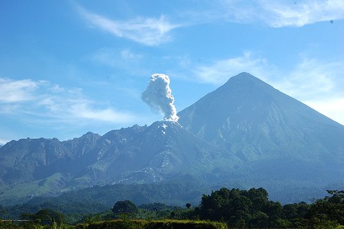 漂亮的火山喷发照片