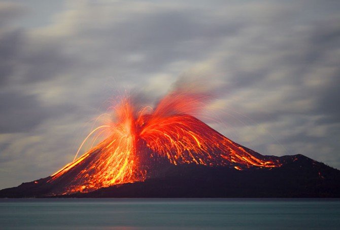 漂亮的火山喷发照片