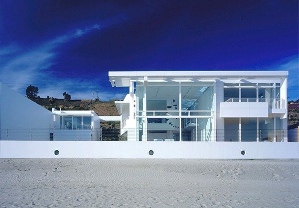 加州美丽的白色海滩别墅