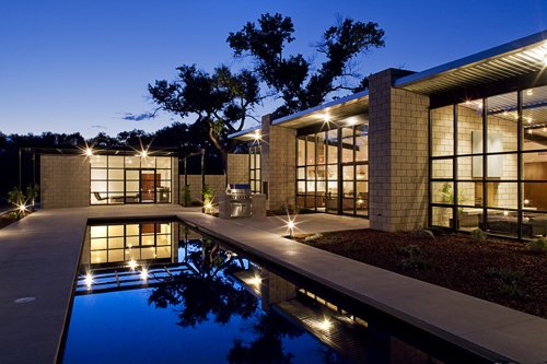 使用大面积玻璃的可持续性住宅设计