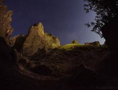 美丽的岩石和洞穴：亚美尼亚Goris夜景照片