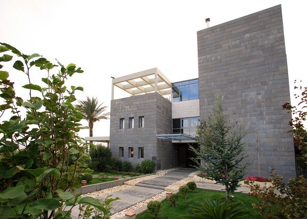 喷泉和棕榈树环绕下的黎巴嫩Ghazale别墅设计