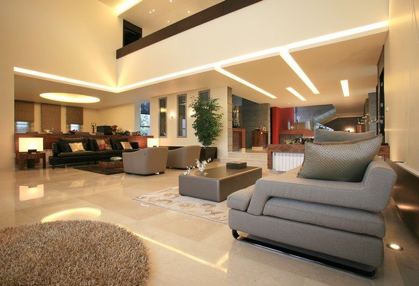 喷泉和棕榈树环绕下的黎巴嫩Ghazale别墅设计