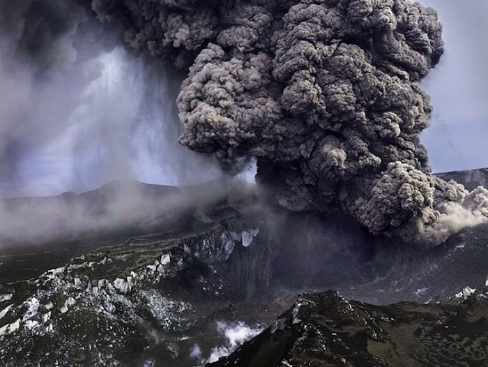 瑞典摄影师Hans Strand：壮观的冰岛火山喷发
