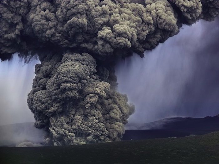 瑞典摄影师Hans Strand：壮观的冰岛火山喷发