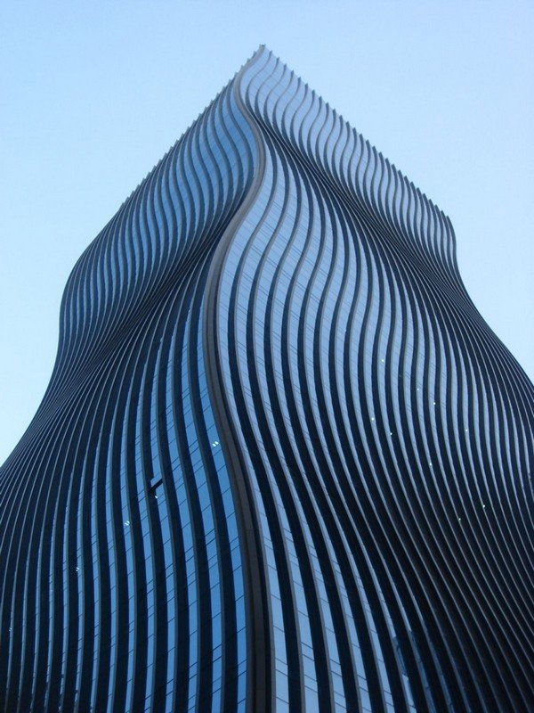 波浪般起伏的玻璃幕墙：韩国GT Tower East大厦