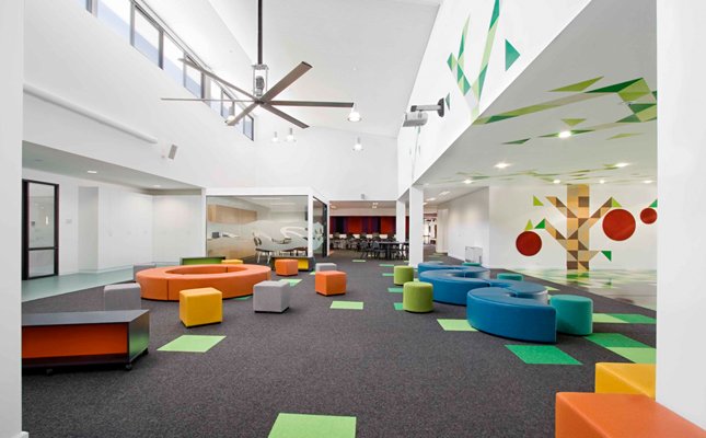 缤纷色彩的革新之作: 澳大利亚一所小学室内设计