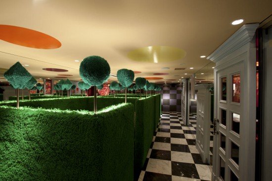 艾丽丝梦游仙境：童话风格餐厅设计