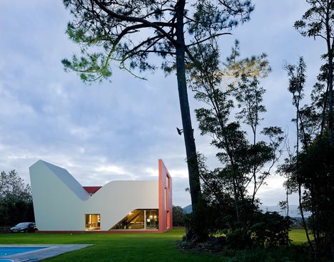 葡萄牙Azores岛飞鸟造型住宅设计