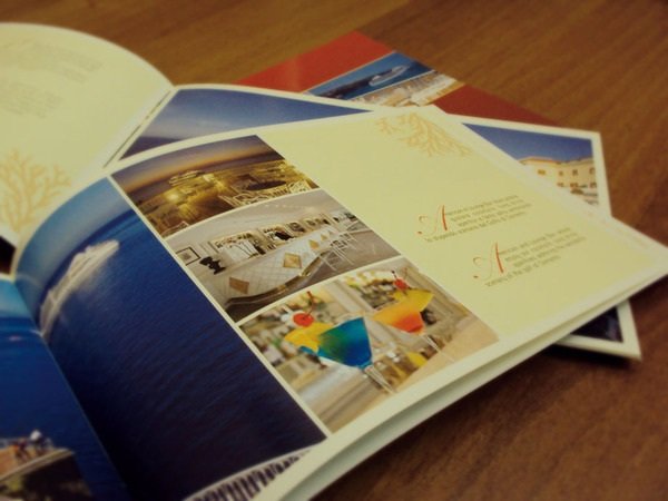 30款漂亮的酒店折页画册设计