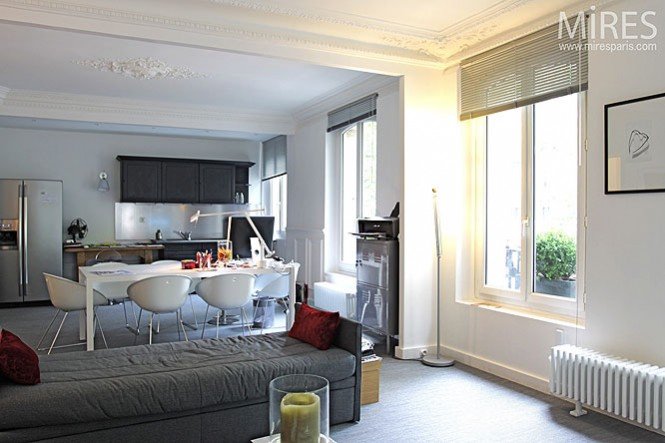 巴黎开放式小复式公寓设计