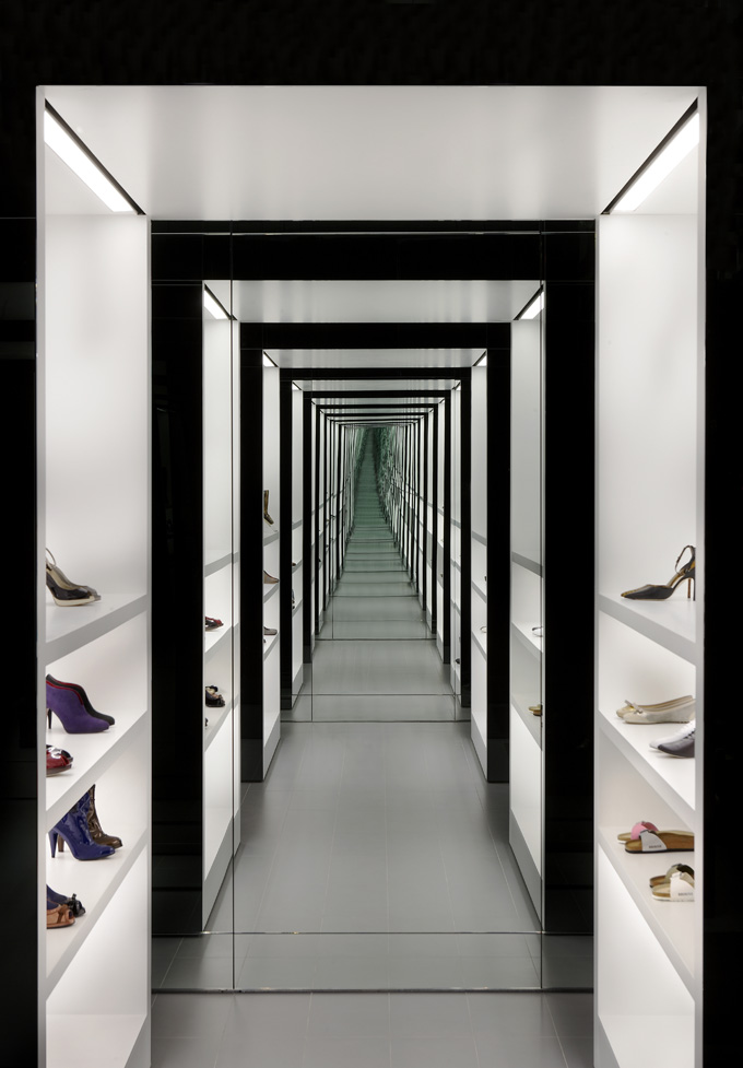 英国鞋类零售商Kurt Geiger店铺设计