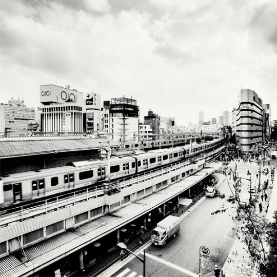 波兰摄影师Martin Stavars美丽的黑白城市夜景