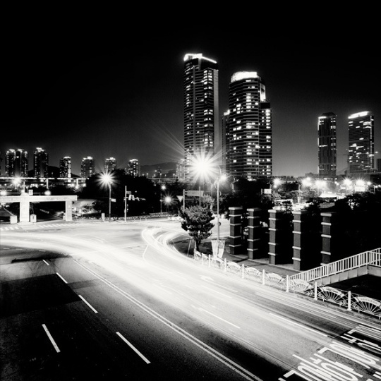 波兰摄影师Martin Stavars美丽的黑白城市夜景