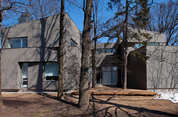 与自然亲密融合的莫斯科绿色住宅