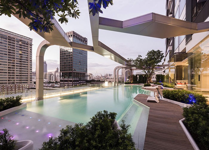 T.R.O.P.作品: 曼谷屋顶游泳池