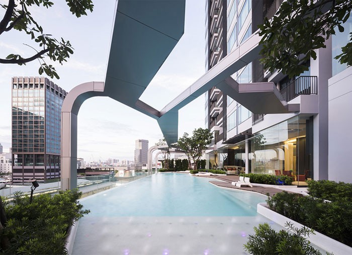 T.R.O.P.作品: 曼谷屋顶游泳池