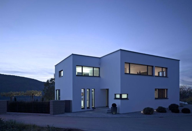 黑与白搭配的德国Ahlen现代别墅设计