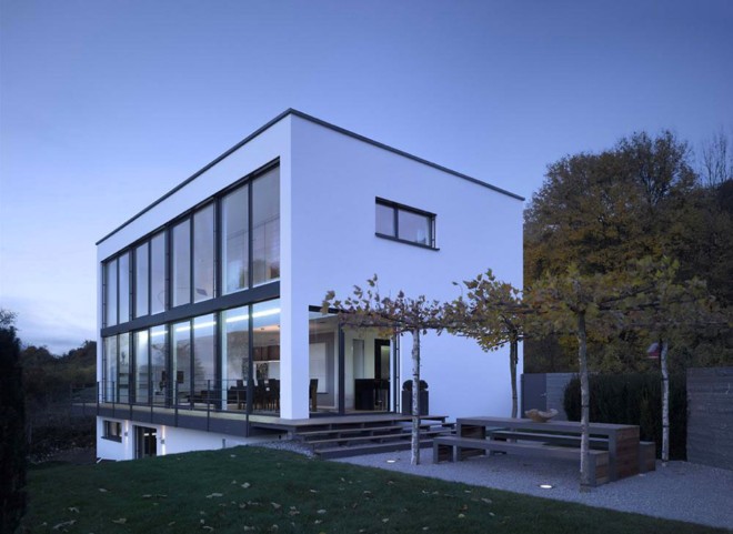 黑与白搭配的德国Ahlen现代别墅设计