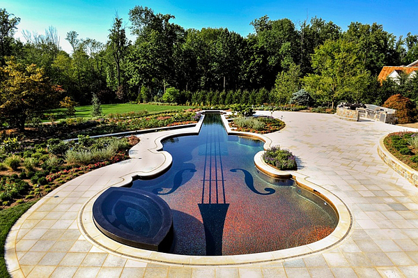 璀璨的魅力小提琴游泳池