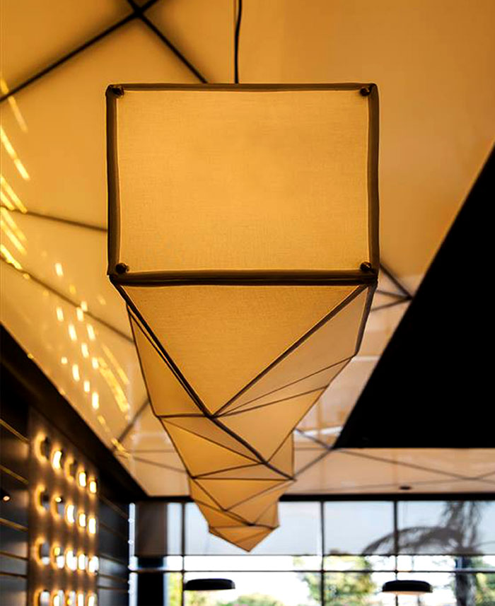 时尚的悬浮折纸灯:特拉维夫One sushi寿司餐厅